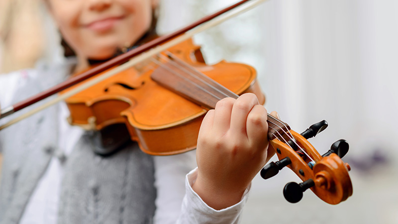 周りにヴァイオリンを習いたい子どもたちがたくさんいるので、定期的に先生に来てもらいたい